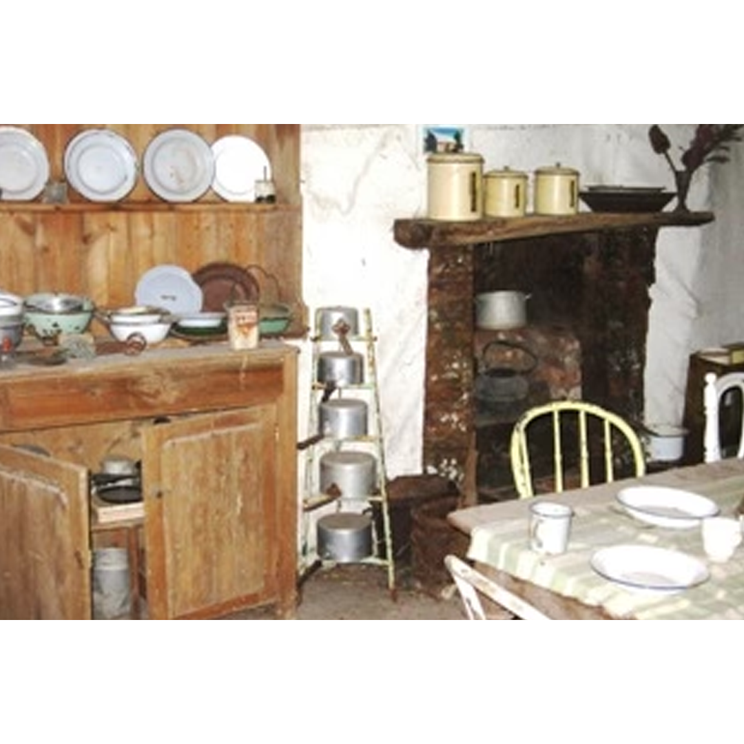 Historical Kitchen - 12 Piece Puzzle