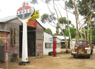 Historical Service Station - 12 Piece Puzzle