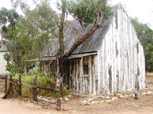 Historical Cottage - 12 Piece Puzzle