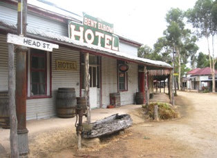 Historical Hotel - 12 Piece Puzzle
